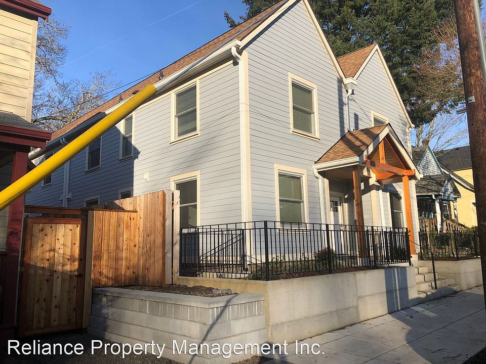 1st image of 13 NE Morris St #11087719