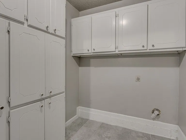 641 SW 15th St — Photo 30