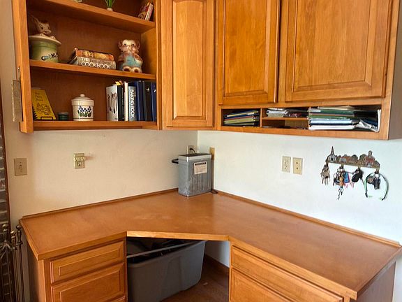 4th image of 4705 Hall Dr