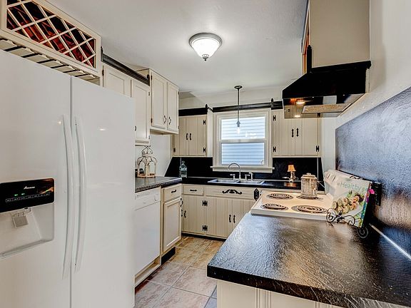 5th image of 1632 Booth Ave