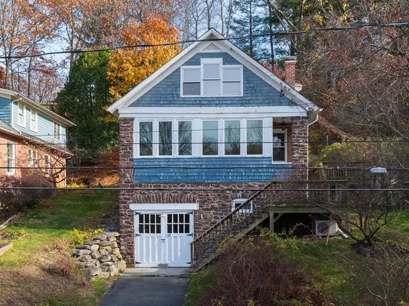 63 James St, Greenfield, MA 01301