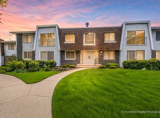 2711 Hobson Rd APT 5, Woodridge, IL 60517