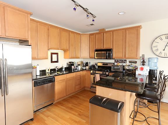2nd image of 3655 N Southport Ave APT 2S
