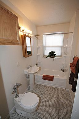 4th image of 57 E 38th St APT 304