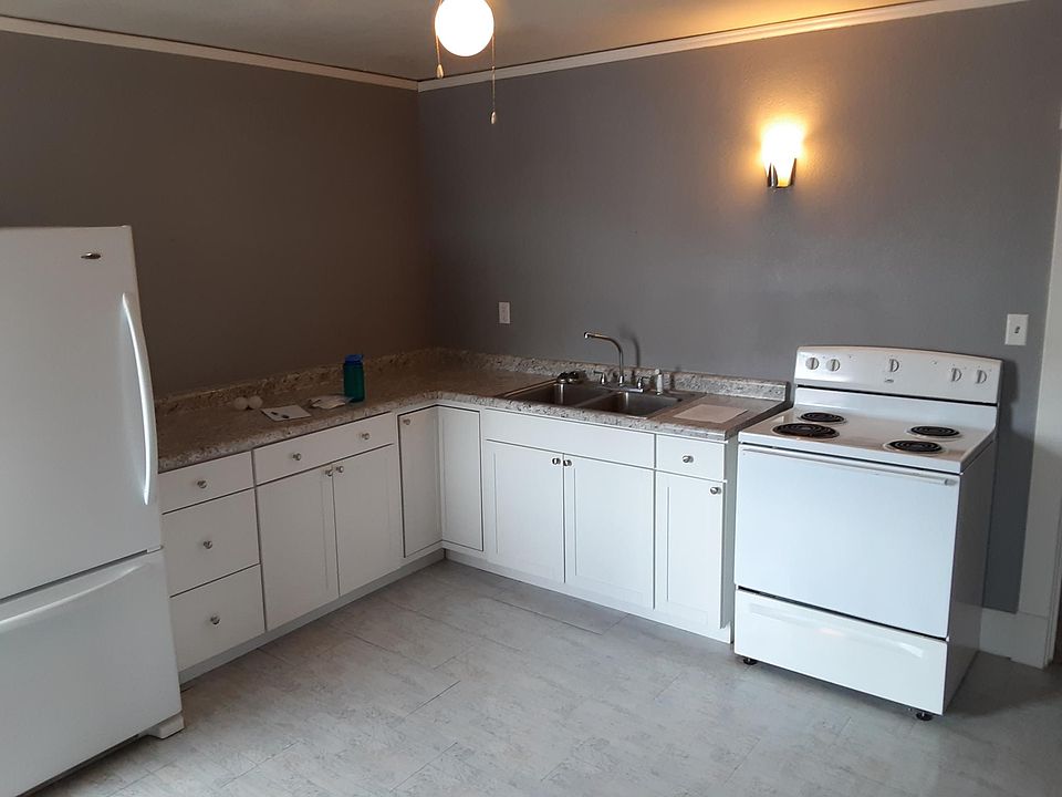2nd image of 411 S Oak St #3