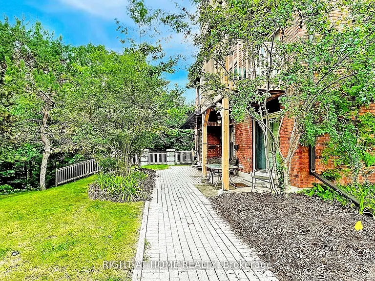 20 Evergreen Ct #3 — Photo 2