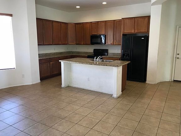 5th image of 2627 E Dogwood Dr