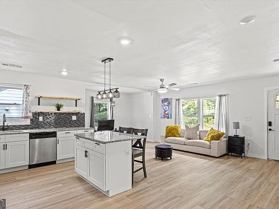 4th image of 1077 Peeples St SW