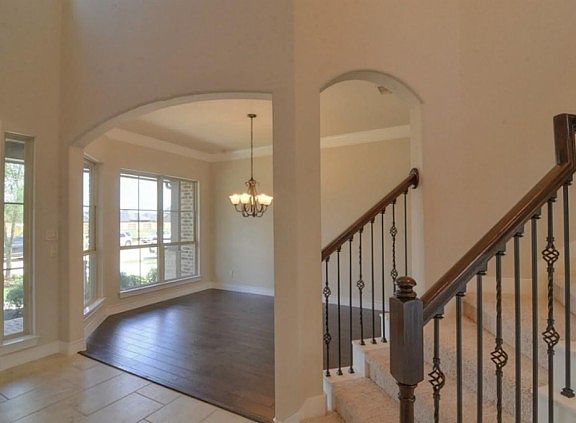 4th image of 2810 Cressent Valley Ct
