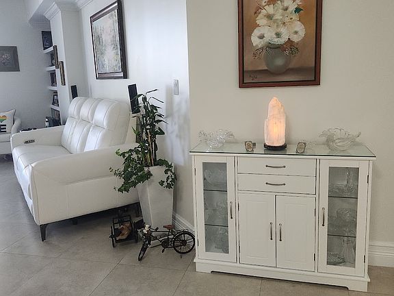 4th image of 357 Almeria Ave APT 507