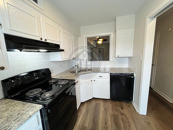 3rd image of 2826 Mackey Ln