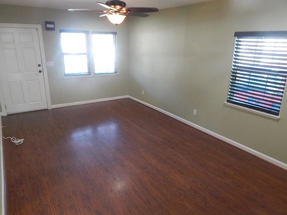 4th image of 2144 W Oxford Way