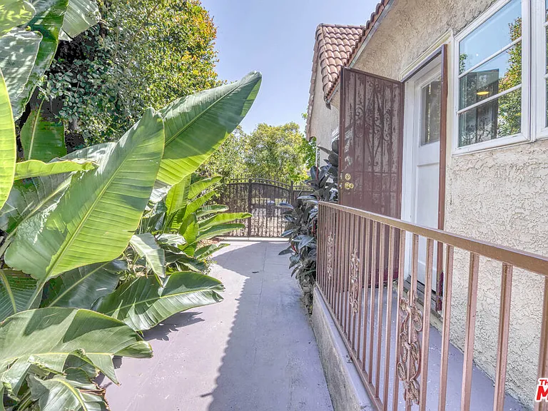 2127 Malcolm Ave — Photo 39