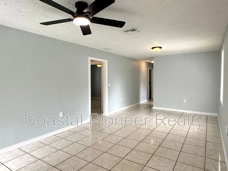 2308 E 15th Ave — Photo 4