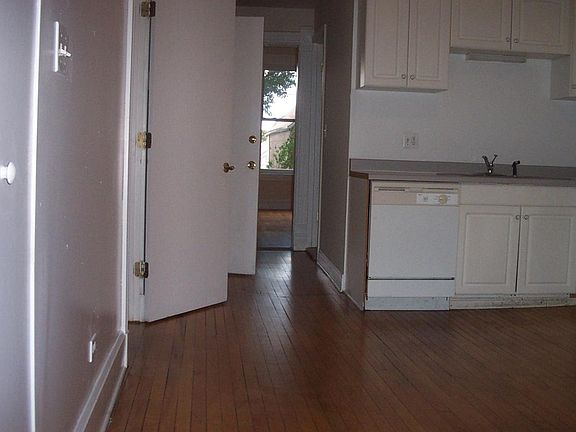 4th image of 2117 W Melrose St APT 2