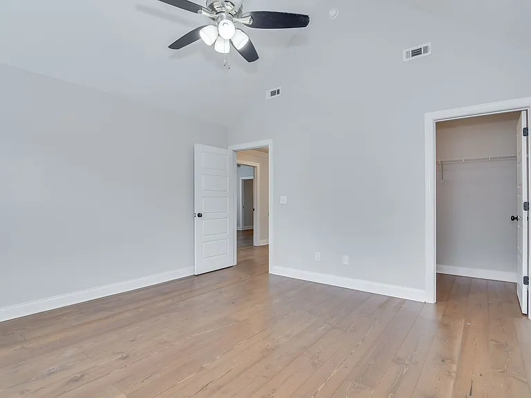 344 Colonnades Dr — Photo 44