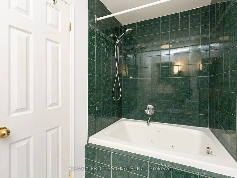 4 Runnymede Rd — Photo 26