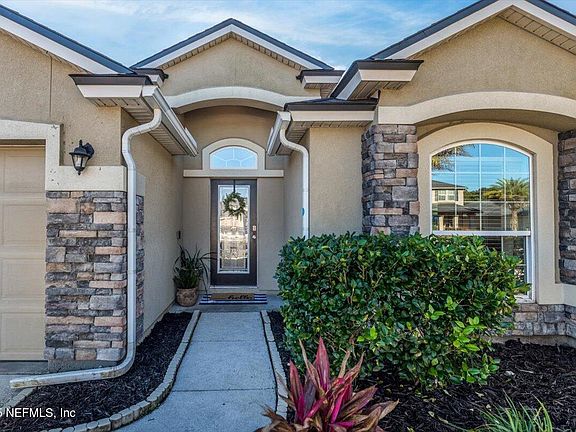3rd image of 15933 BAINEBRIDGE Drive
