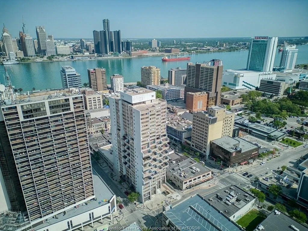 2 bed, 1.0 bath, 1035 sqft, $1,900 — Photo 1