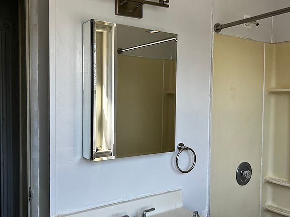 5th image of 113 N Madison St