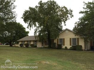 29 N Lakeside Dr, Augusta, KS 67010