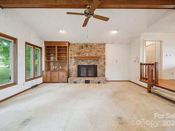 4th image of 1205 Southwood Dr