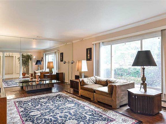 4th image of 4 Dogwood Ct