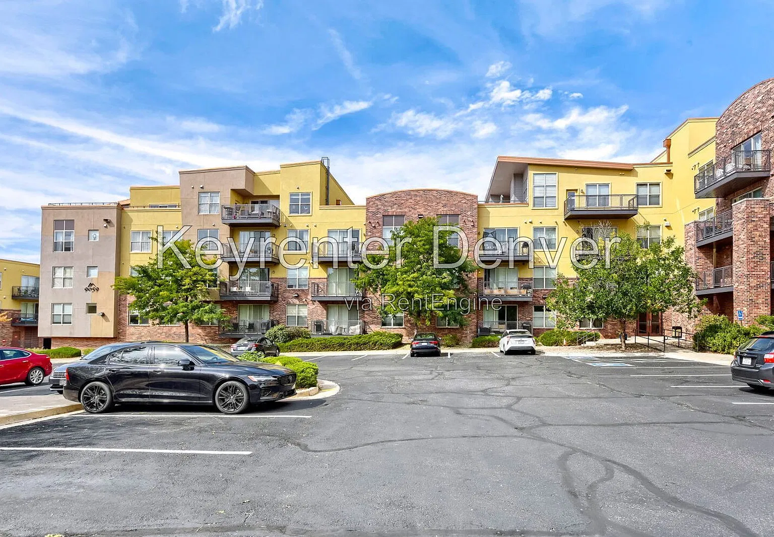1 bed, 1.0 bath, 796 sqft, $1,600 — Photo 2