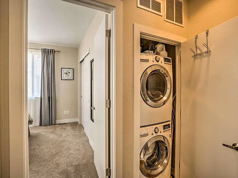 2154 Decatur St — Photo 12