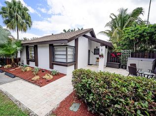 1411 E Sandpiper Cir, Pembroke Pines, FL 33026