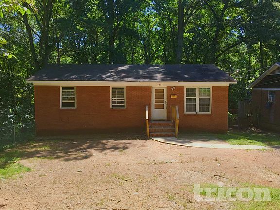 2nd image of 901 Crestmere St