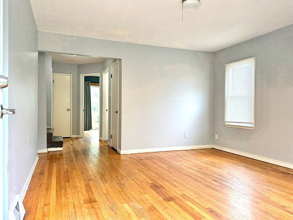 2330 Rowland Ave, photo 4