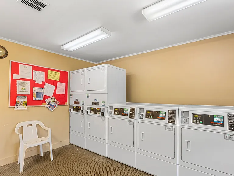 37 Bermuda Colony — Photo 15