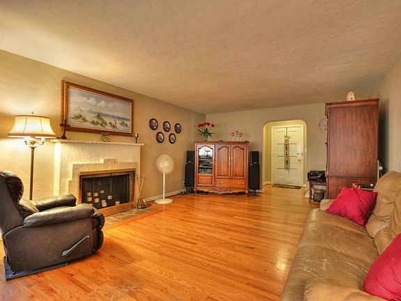 5th image of 46 Maro Dr