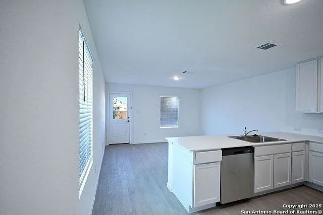3 bed, 2.5 bath, 1189 sqft, $1,325 — Photo 4