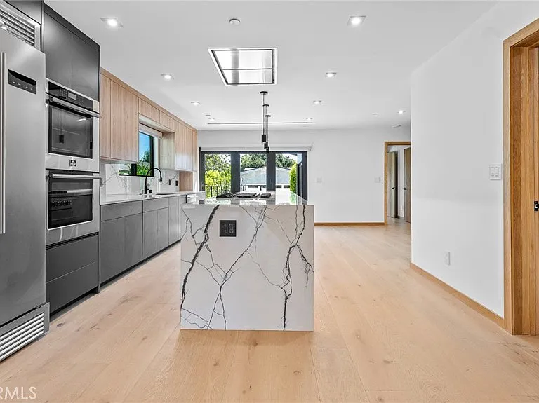 514 W Washington Blvd — Photo 11