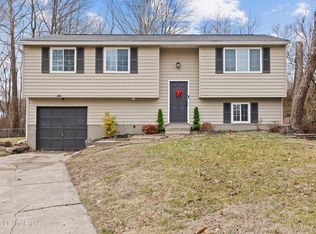 8412 Calm Ln, Louisville, KY 40219