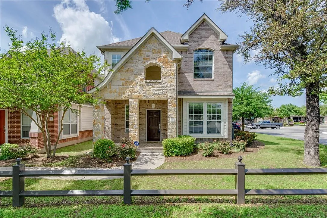 3 bed, 2.5 bath, 2018 sqft, $2,300 — Photo 1