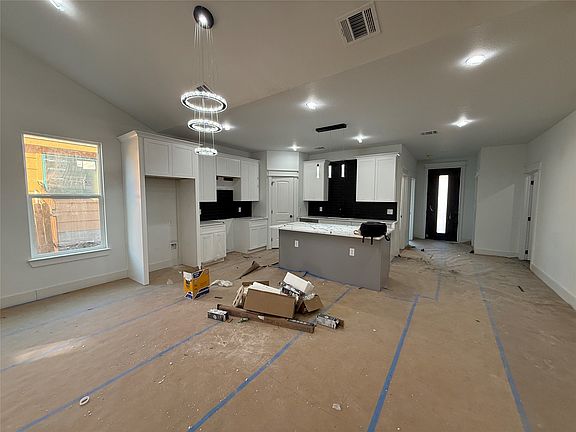 3rd image of 5803 Plum Dale Rd