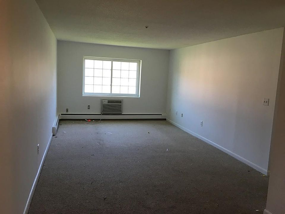 1st image of 135 Grove St APT 130