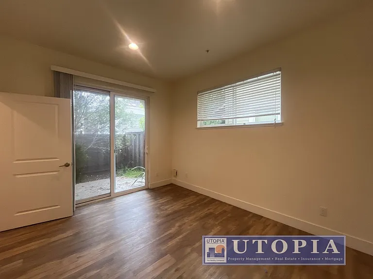 Beautiful and Spacious 3-bedroom, 3.5-bathroom Townhouse Located in the heart of Seabright. — Photo 3