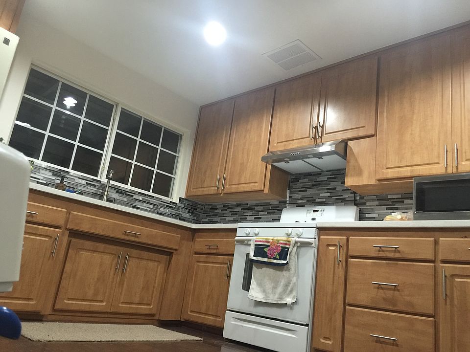 Contemporary backsplash