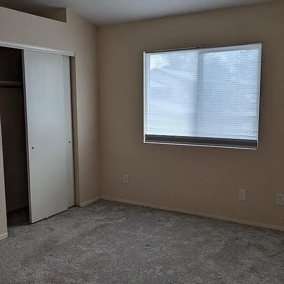 2717 N Pacific Dr — Photo 32
