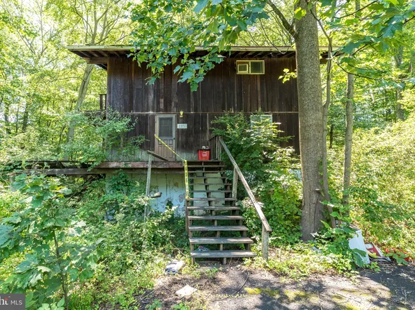 2271 Broomstick Rd, Green Lane, PA 18054