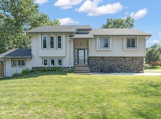 9170 Clark St, Clive, IA 50325