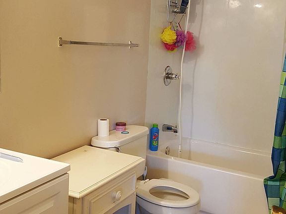 3rd image of 703 37th Ave APT 3
