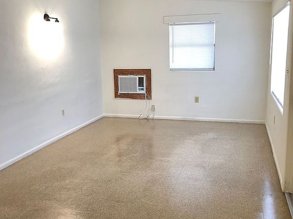 4th image of 136 Antilla St