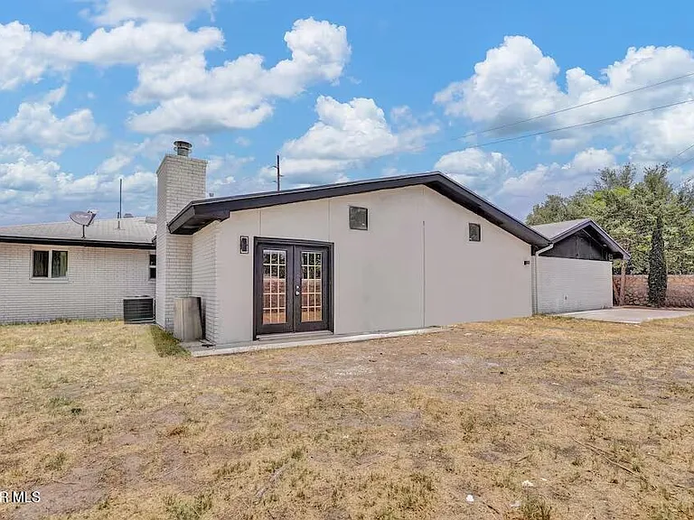 9100 Parkland Dr — Photo 10