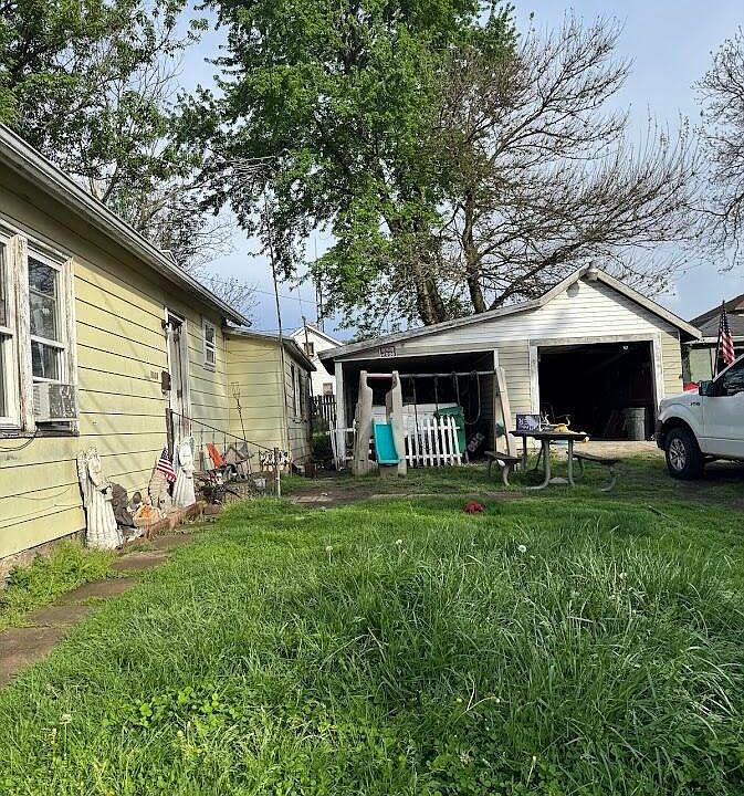 1st image of 1037 Middle St