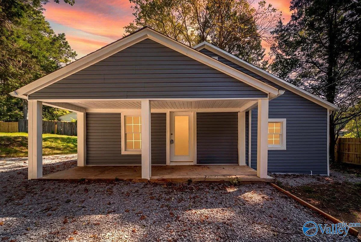 2 bed, 1.0 bath, 930 sqft, $1,200 — Photo 1